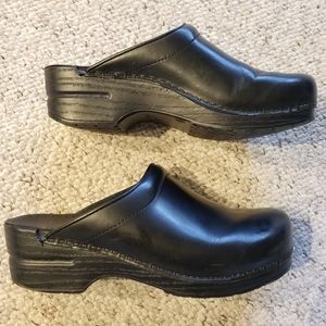 Dansko Sonja Black Leather Clogs size 40